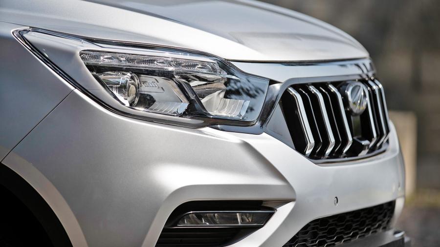 Детали экстерьера Mahindra Alturas G4 2018 года  (фото 9 из 14)